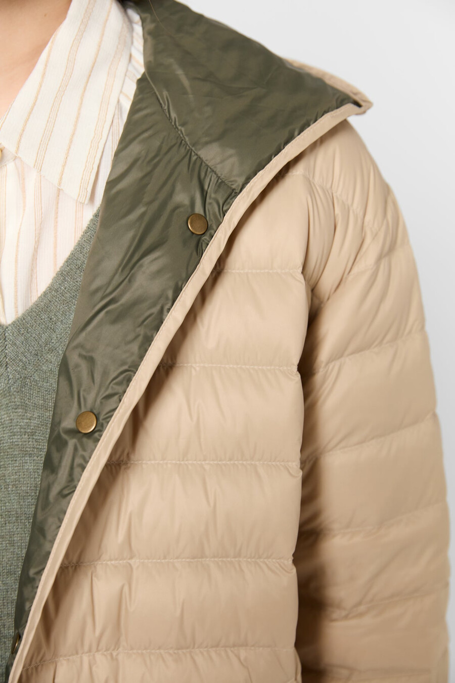 chaqueta corta de plumas reversible con capucha - serena