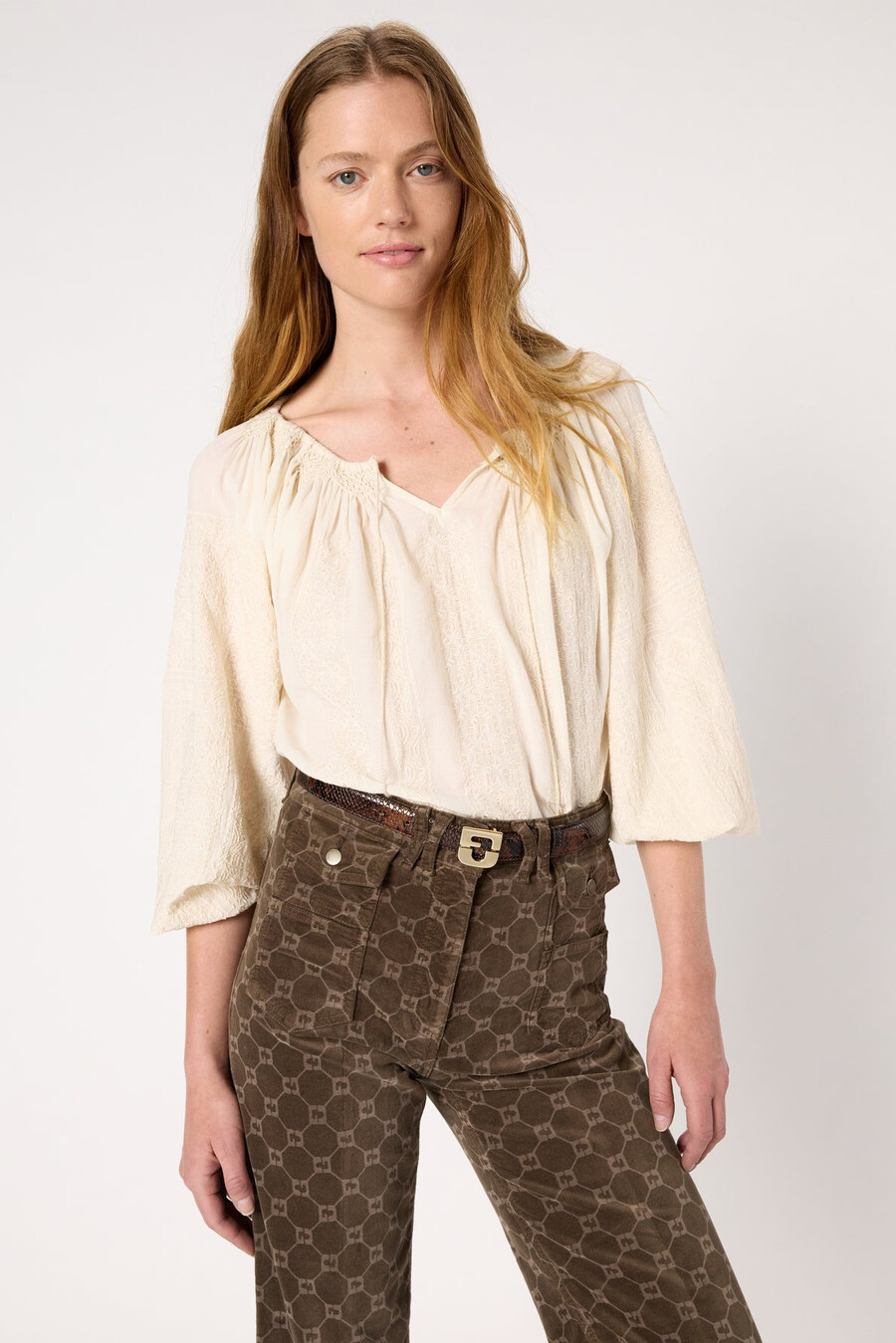 blusa bordada con escote amplio - aglae