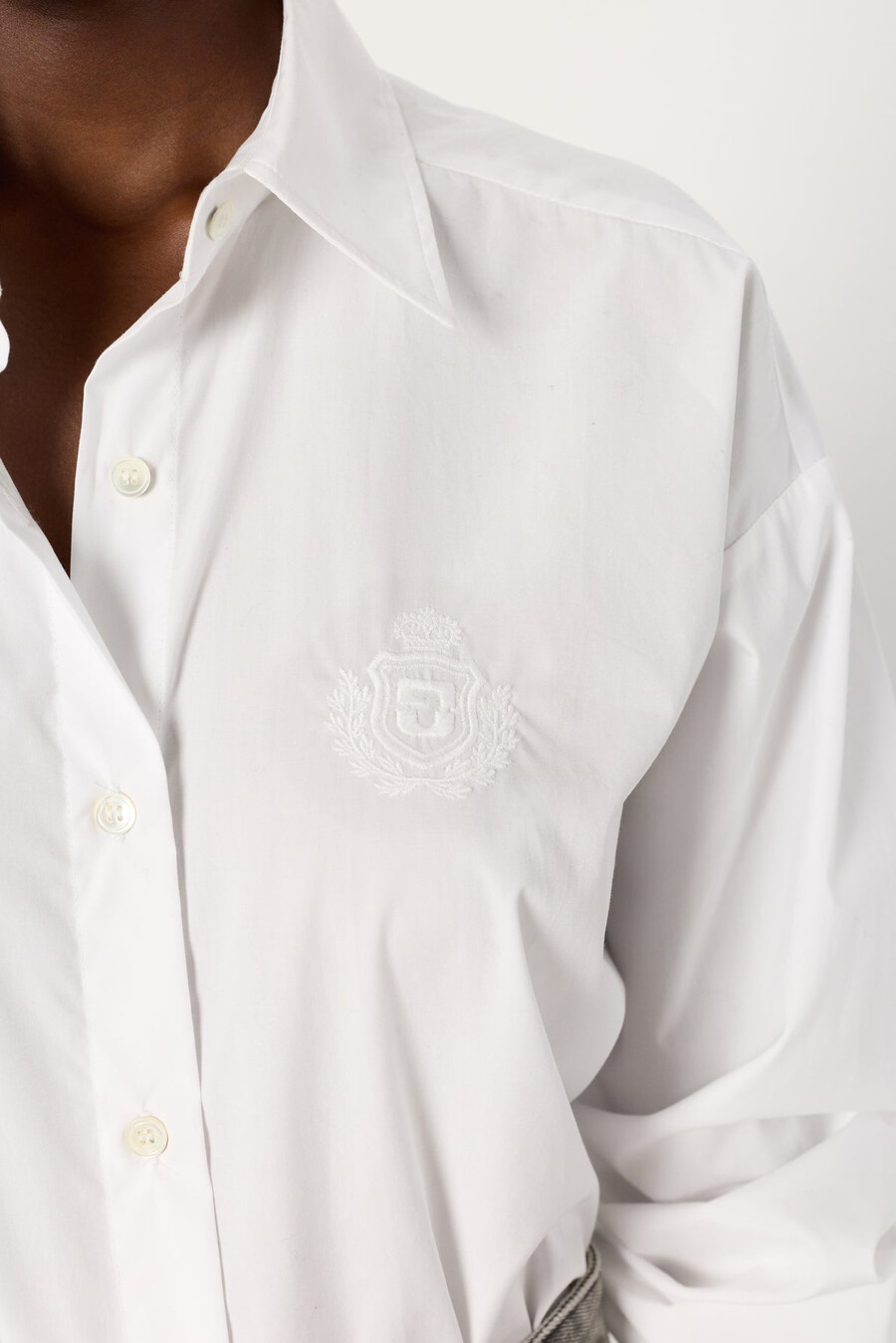camisa lisa de algodón con escudo - alix